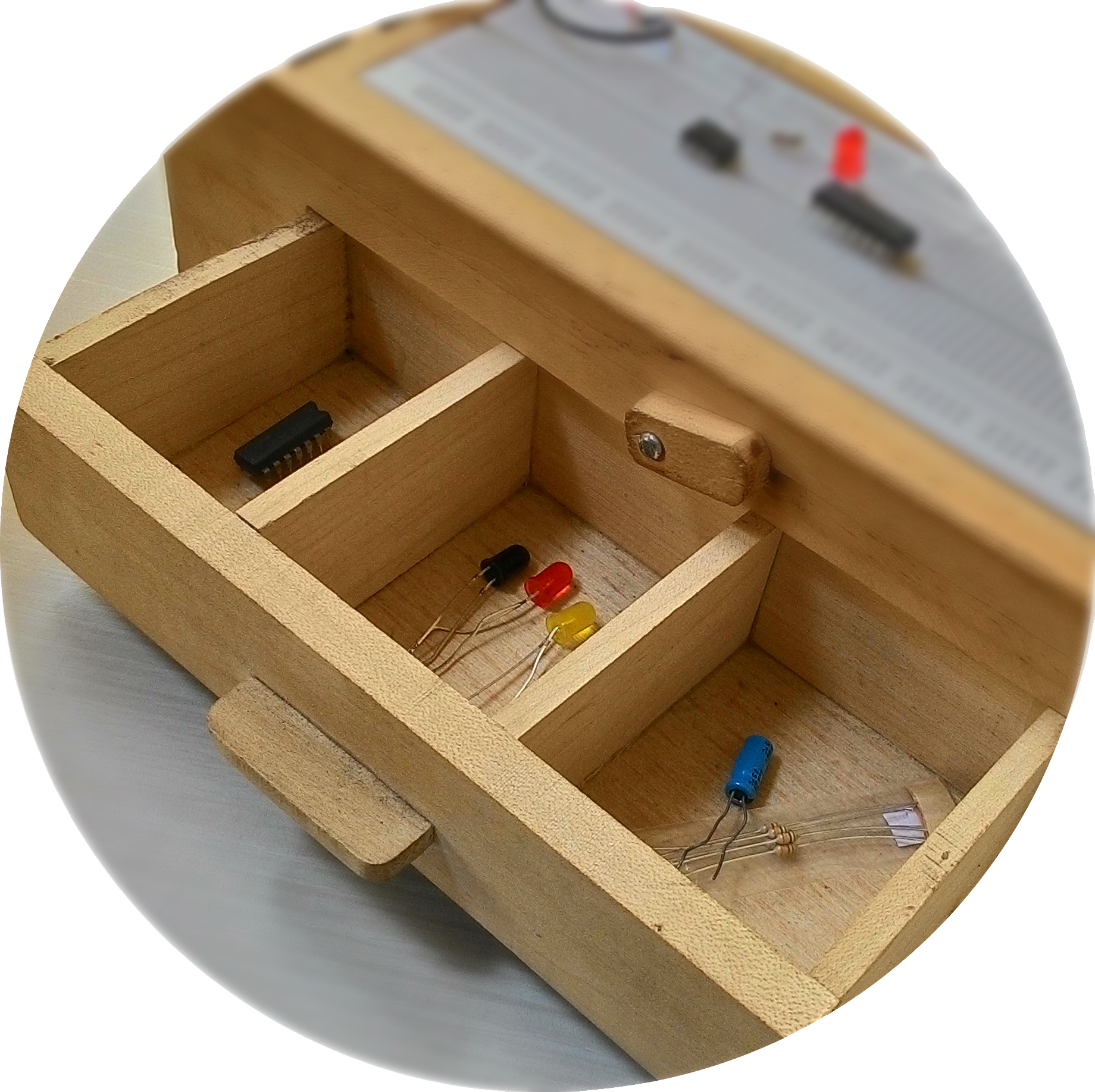 Cakeboard component storage trays