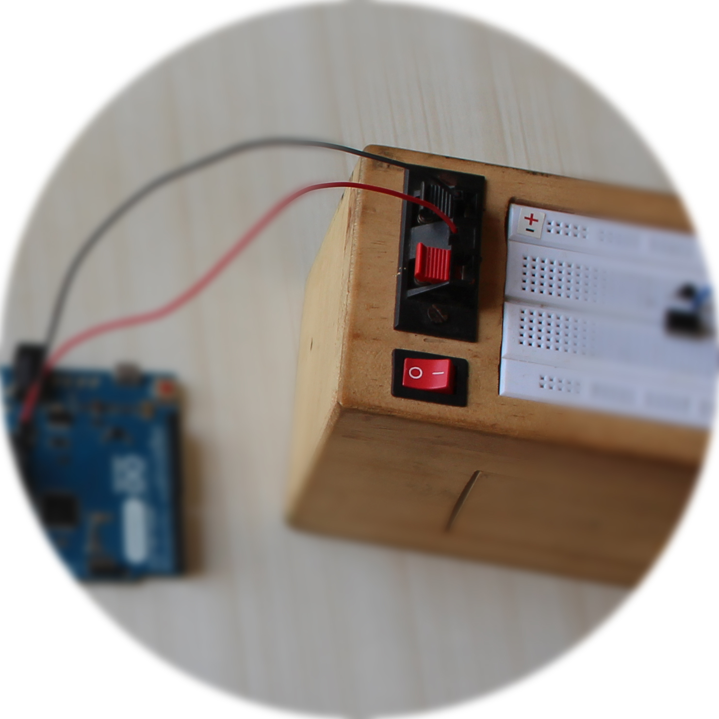 Built-in fuse switch on the Cakeboard